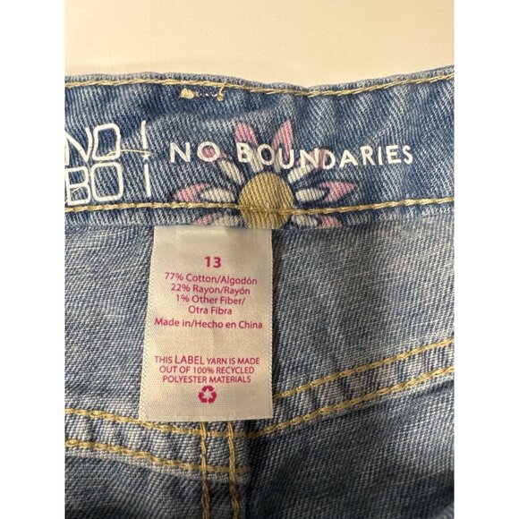 No Boundaries Boho Chic Sunflower Denim Shorts With Playful Frayed Edges size 13 - Picture 4 of 7